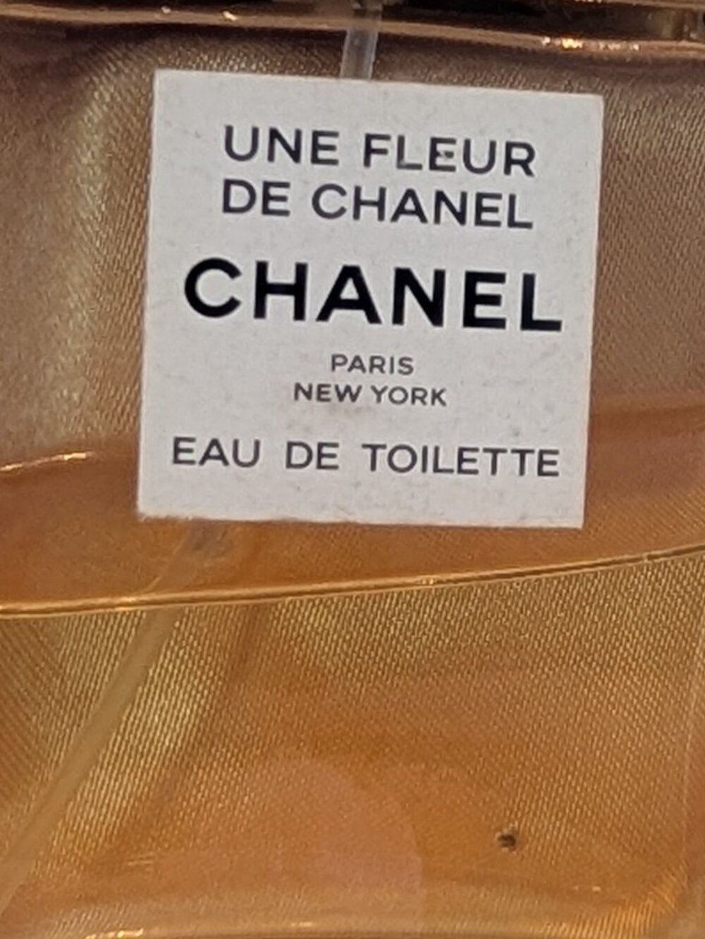 Chanel Une Fleur de Chanel eau de Toilette - Picture 2 of 11